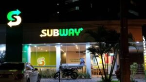Fachada em ACM Subway
