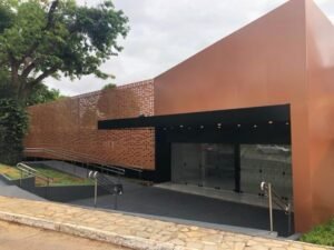 Fachada em ACM bronze
