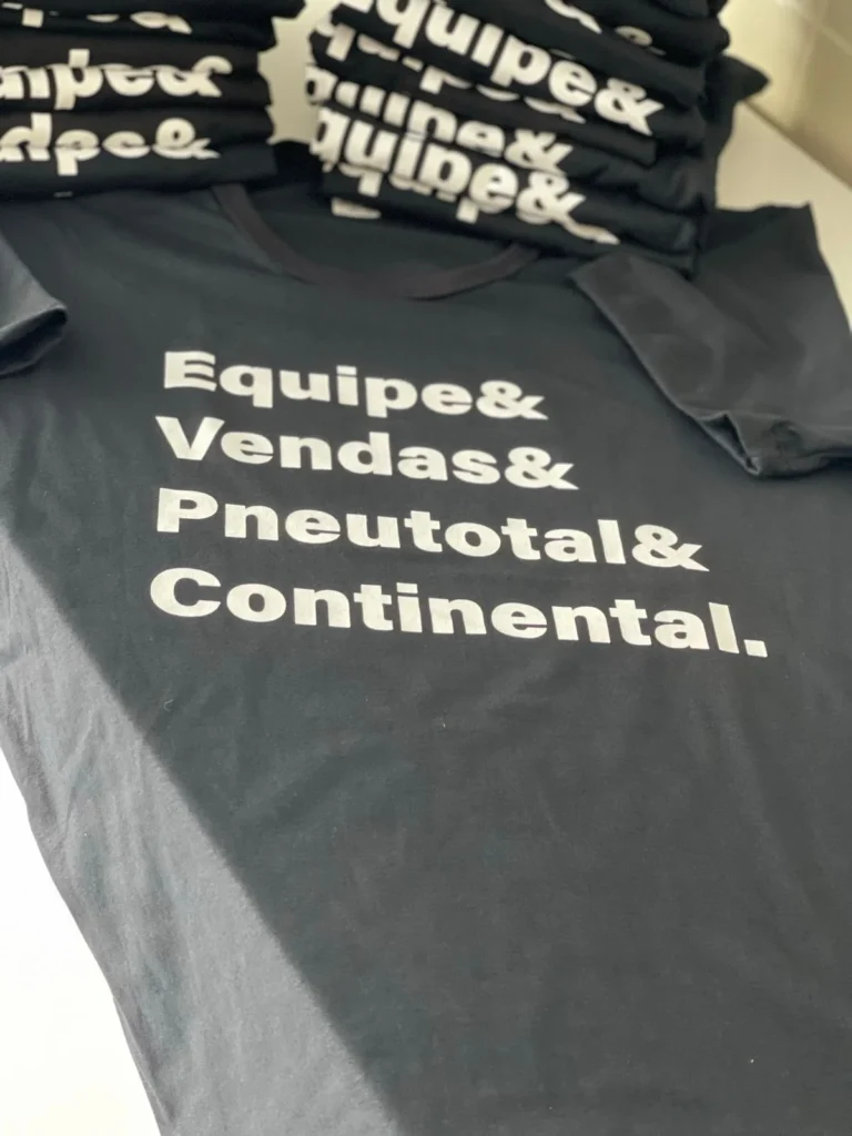 Camiseta cinza personalizada para equipe de vendas
