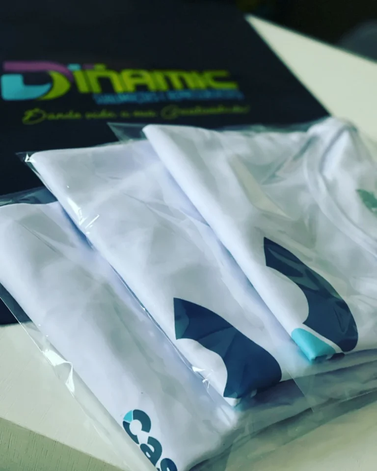 Camisetas personalizadas embaladas para entrega