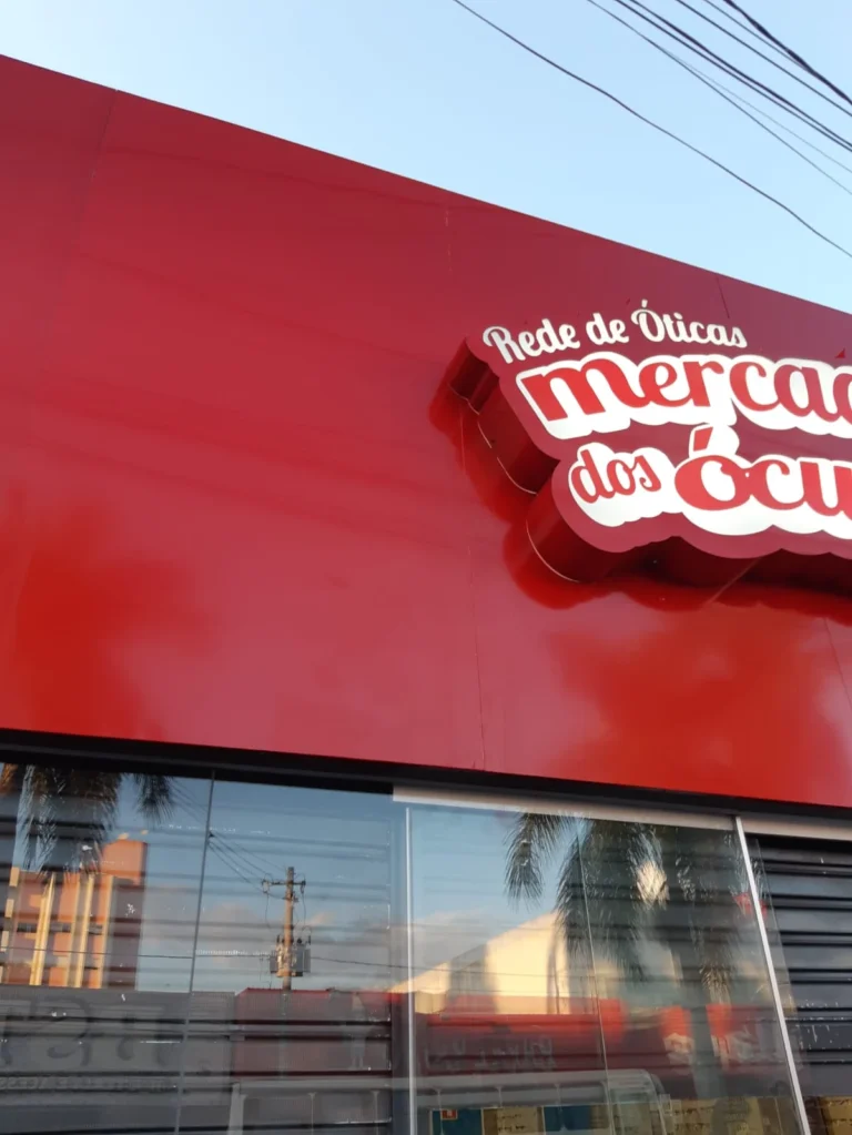 Fachada comercial em ACM