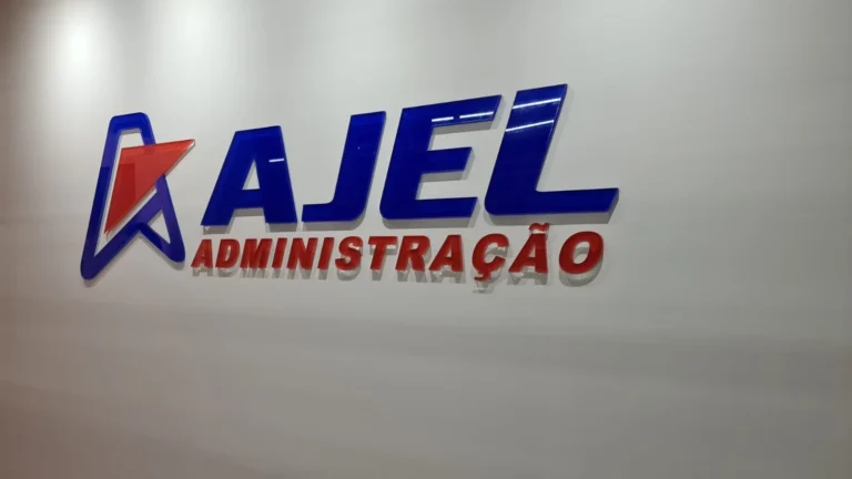 Letras caixa AJEL instaladas em parede interna