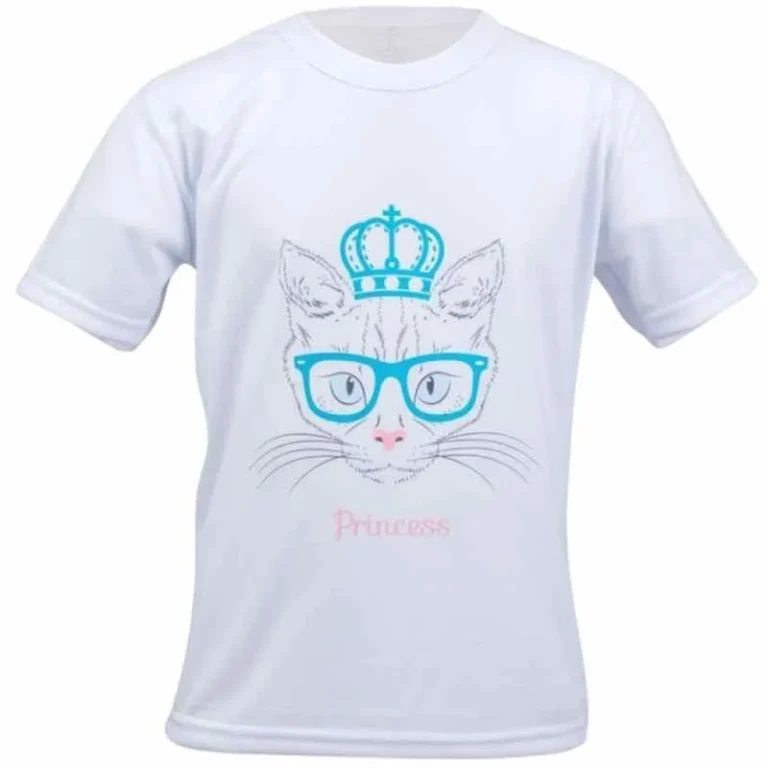 Modelo de camiseta branca com estampa de gato e coroa