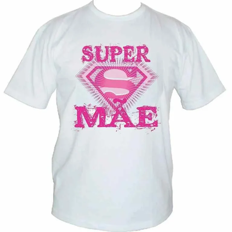 Modelo de camiseta branca com estampa Super Mãe