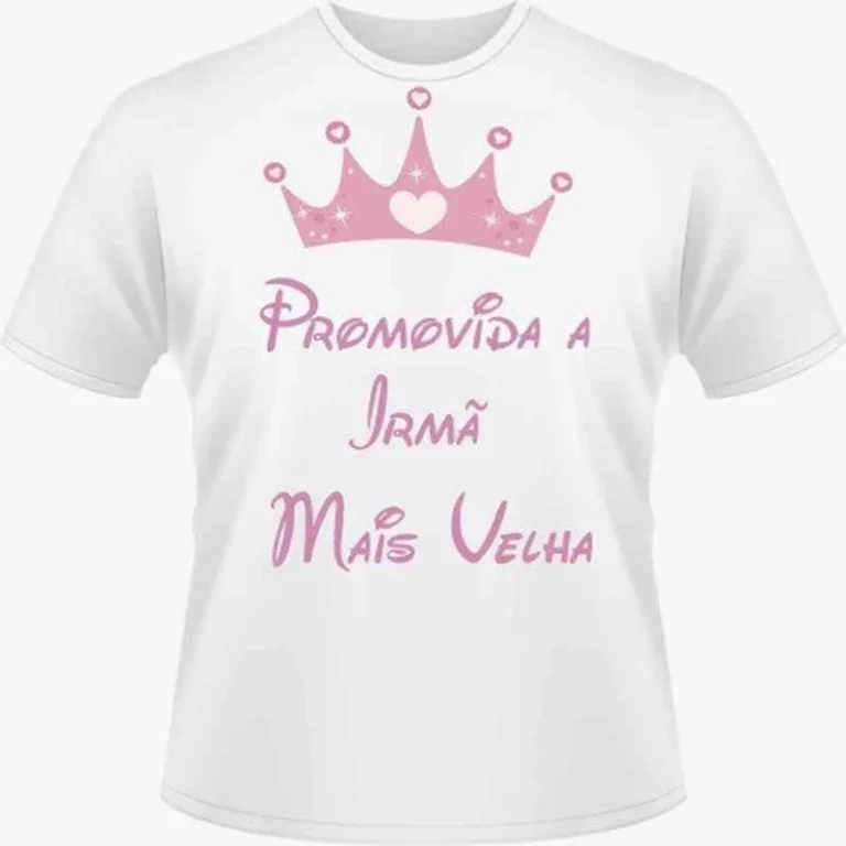 Modelo de camiseta com mensagem de irmã mais velha